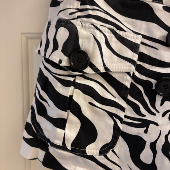 Beautiful Black & White Geometric Pattern Cache Skorts Size 8 - Picture 5 of 6